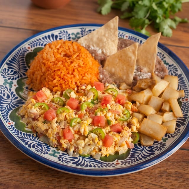 Huevos a la Mexicana.
