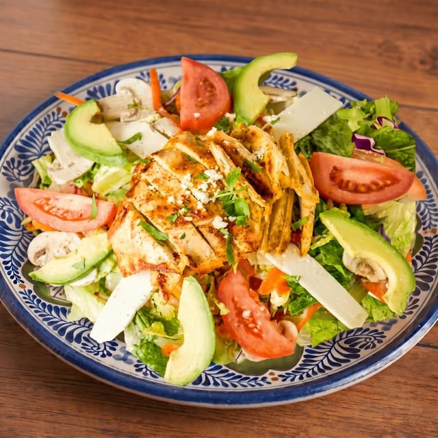 Ensalada Cesar Salad con Pollo.